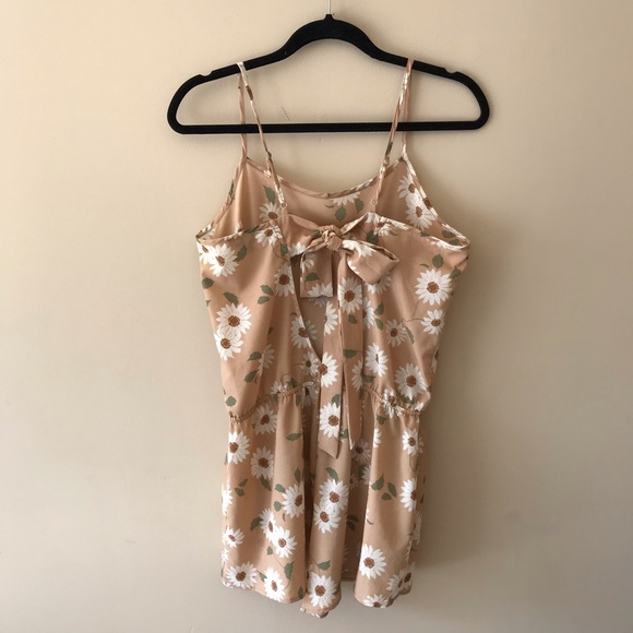 Fifty Street Tie Back Daisy Romper - Picture 2 of 6